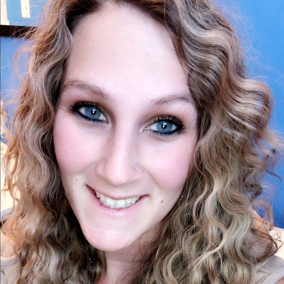 Meet your Posher, Kayla - Picture 1 of 1